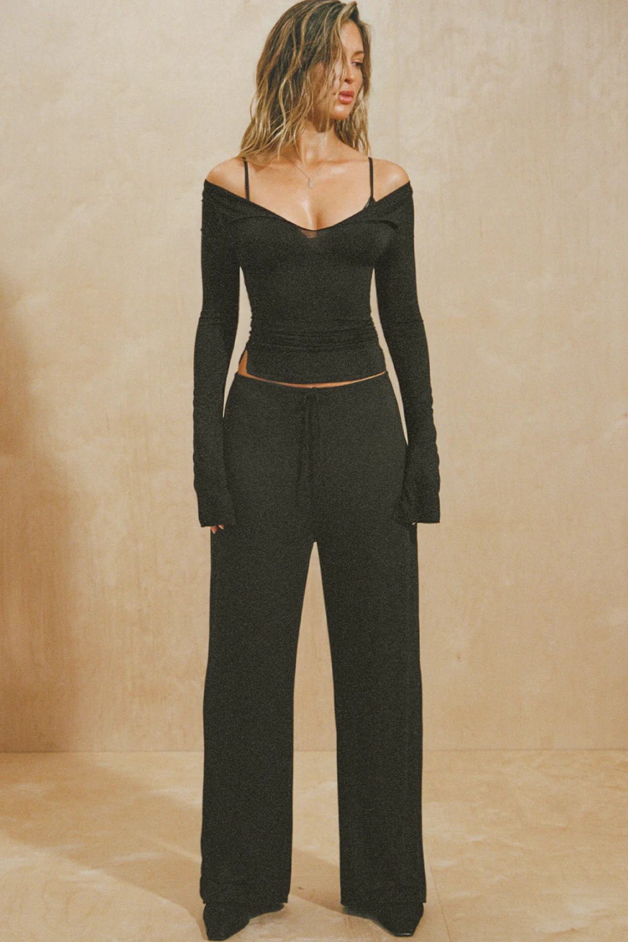 Notched V Neck Long Sleeve - Image 3